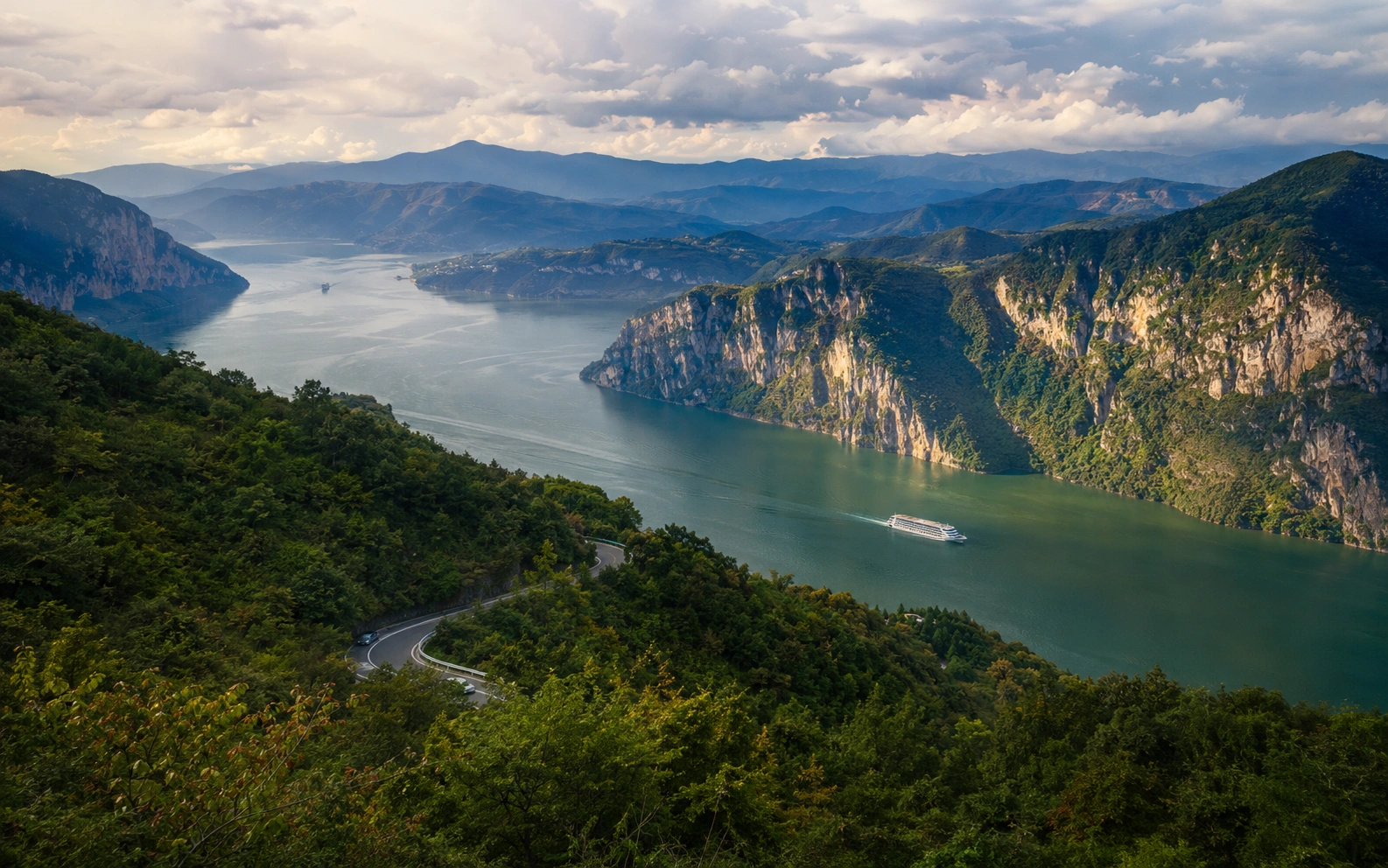 Western Hubei mountain scenery on 30 degrees North