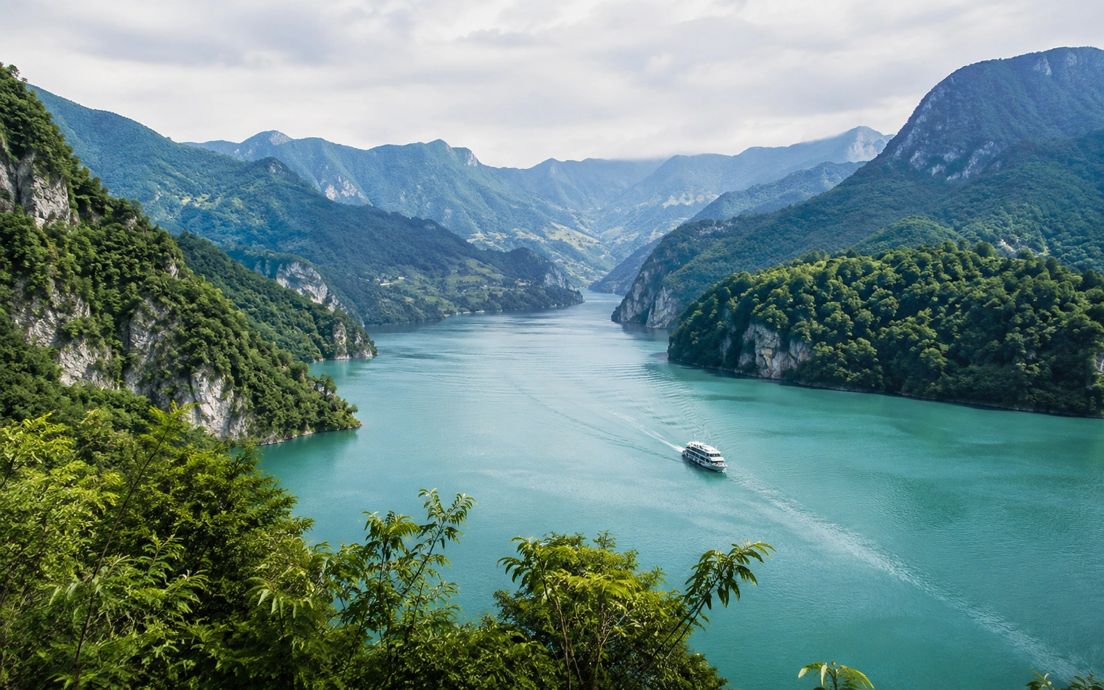 River journey through Central China