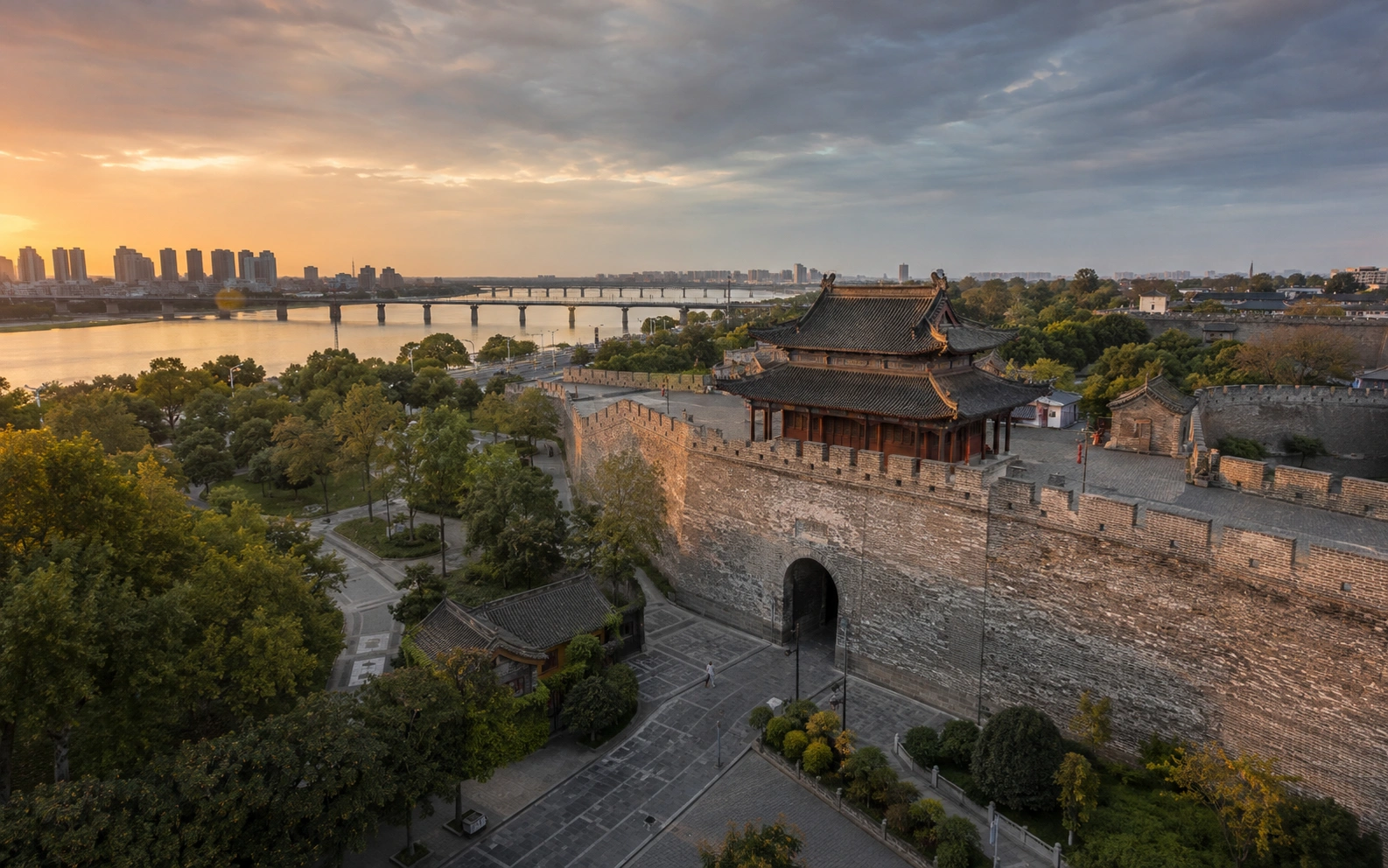 Historic Xiangyang riverside fortifications and old city